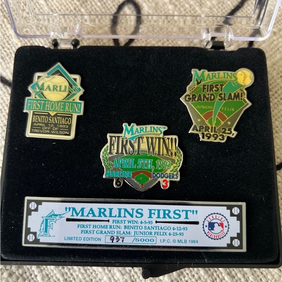 Florida Marlins First Win 1993 Inaugural Pin Set - Picture 2 of 2